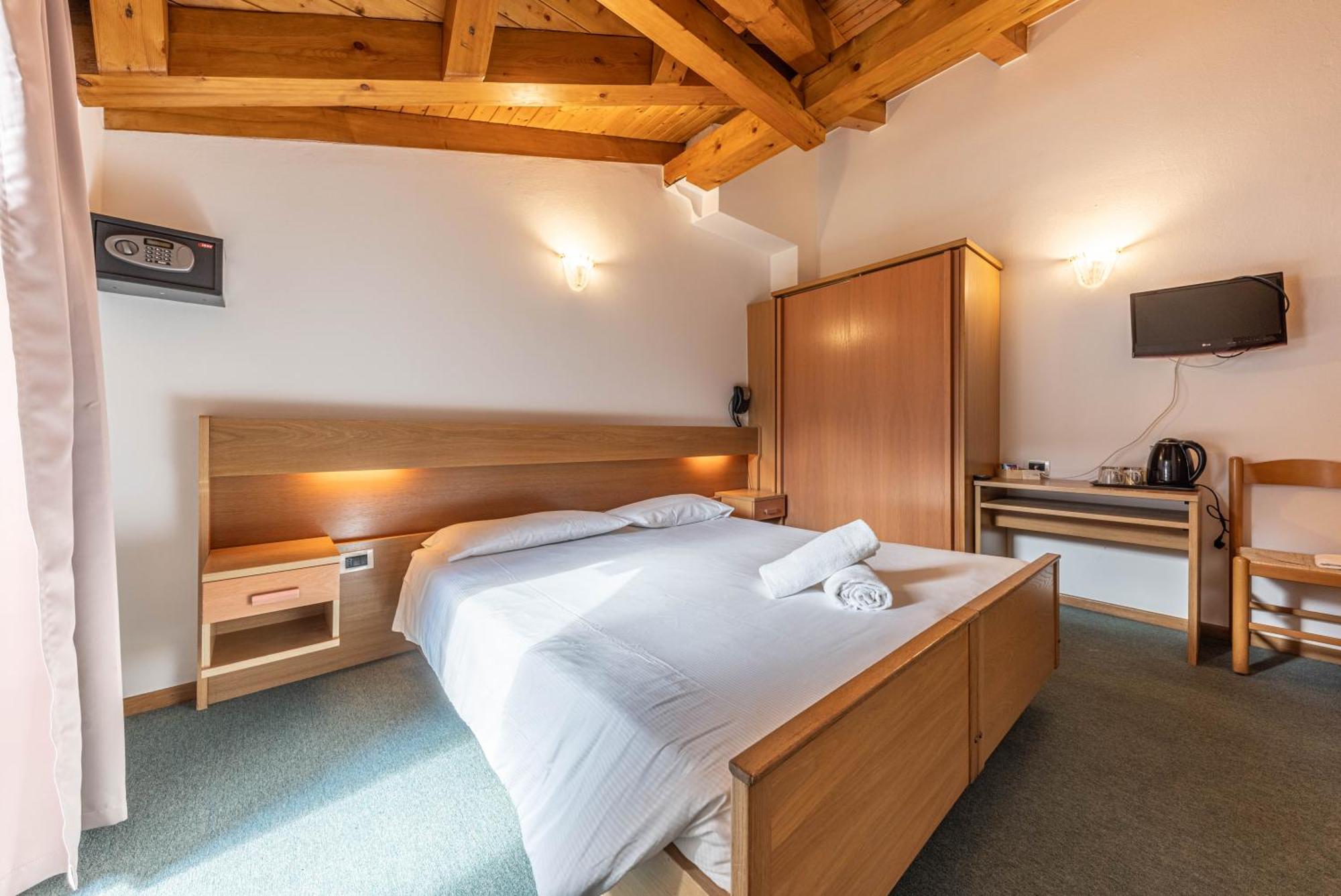 Hotel Laste' Caldes Extérieur photo