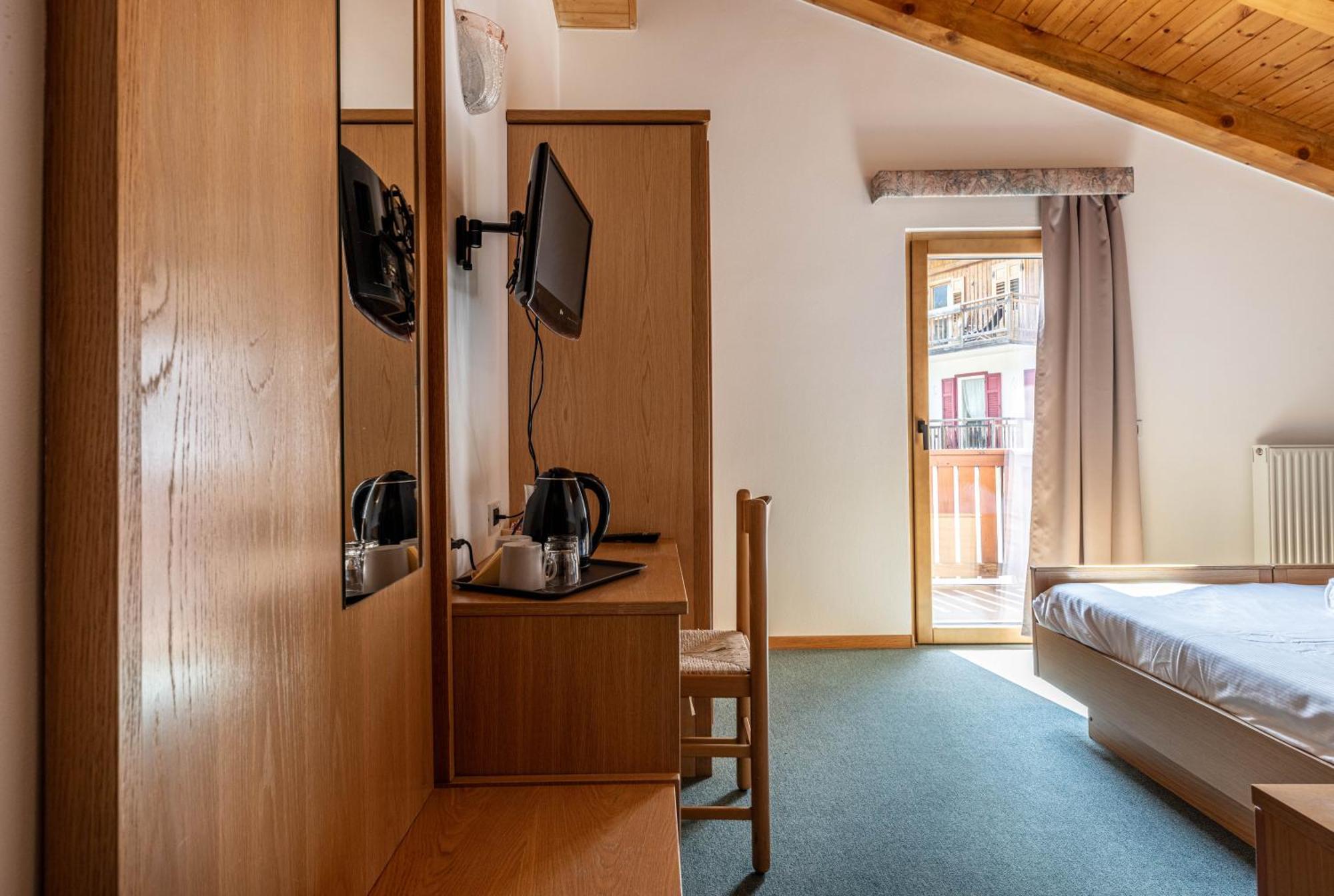 Hotel Laste' Caldes Extérieur photo